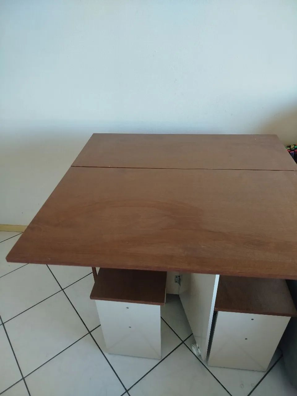 Mesa retrátil com 4 bancos  - Foto 2