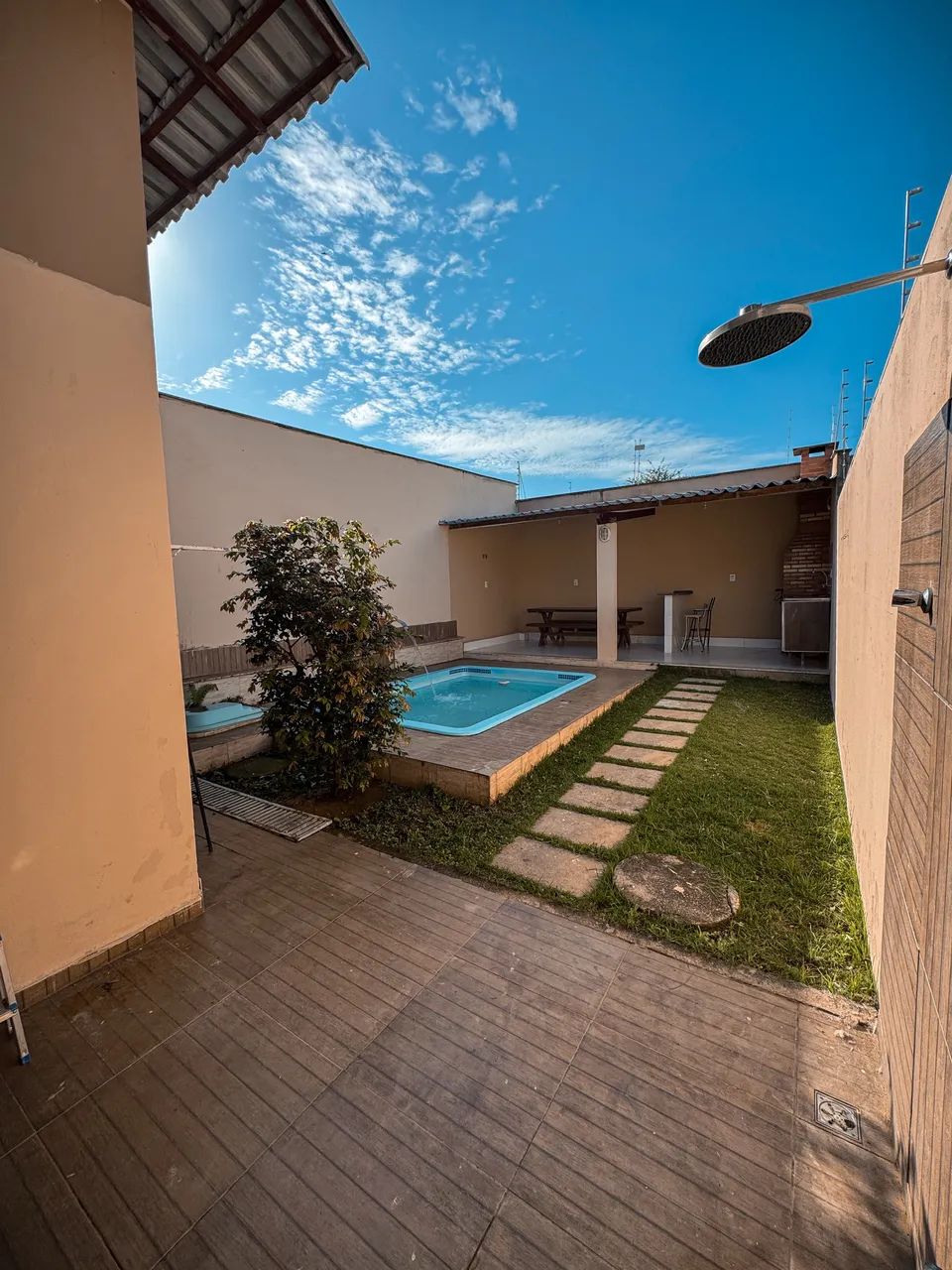 Casa com 3 quartos e piscina 