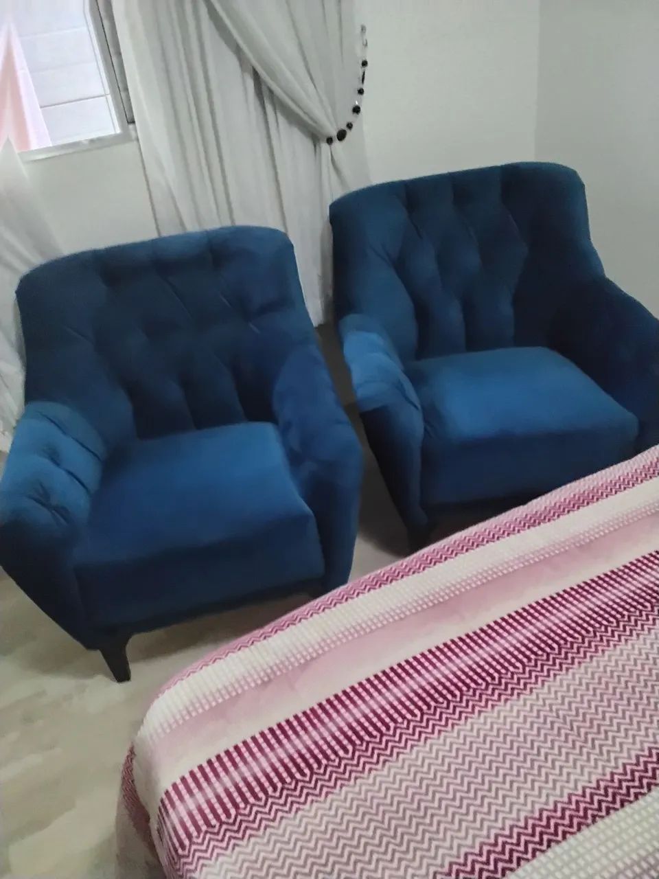 2 poltronas em suede