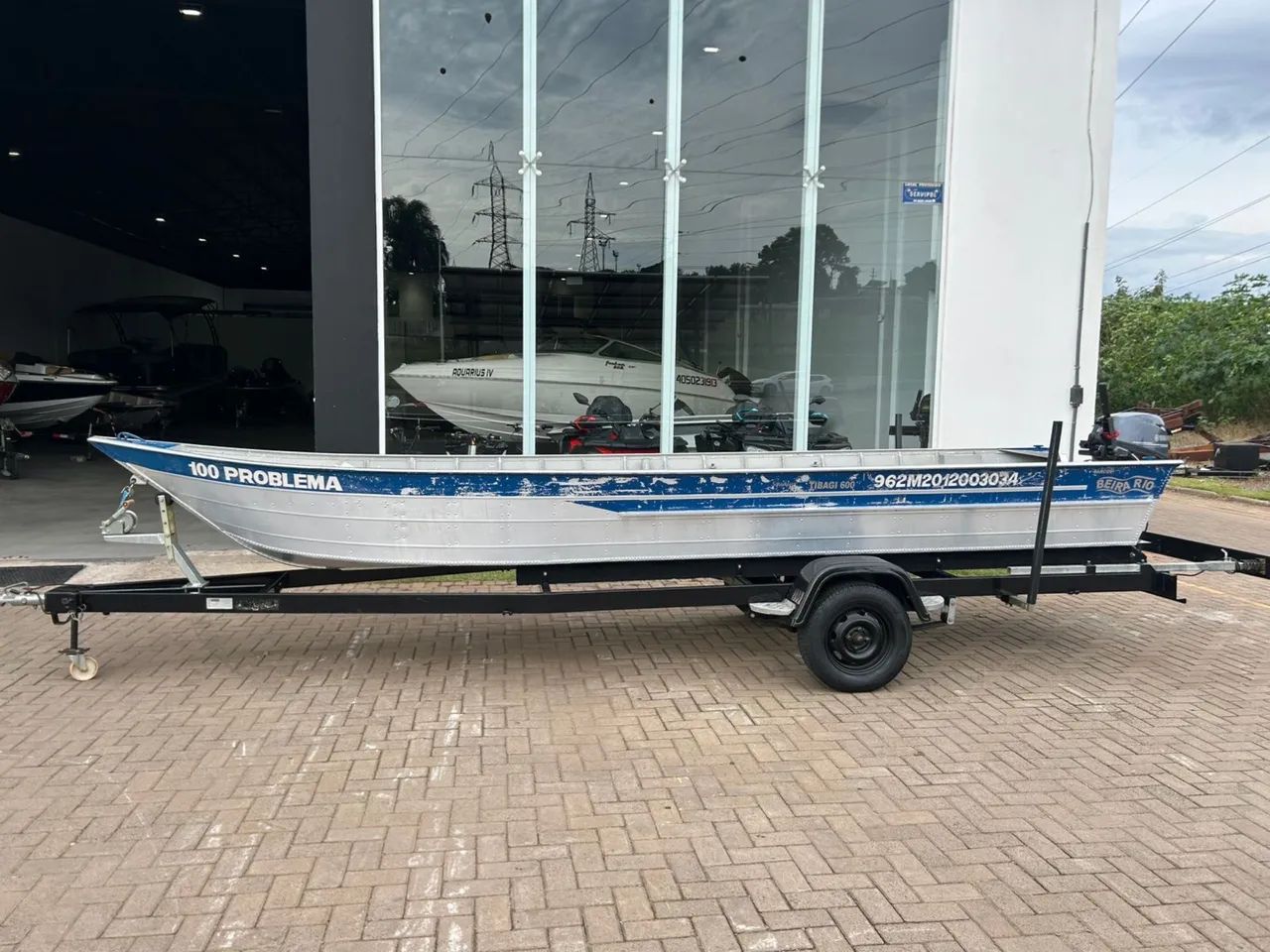 Barco 6 mt + motor 20hp - Foto 3