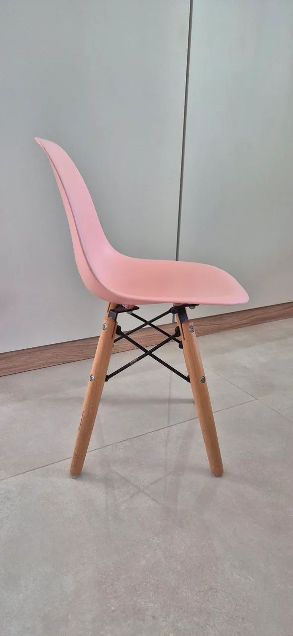 Cadeira Infantil Eames Eiffel Rosa - Ótimo estado - Foto 4