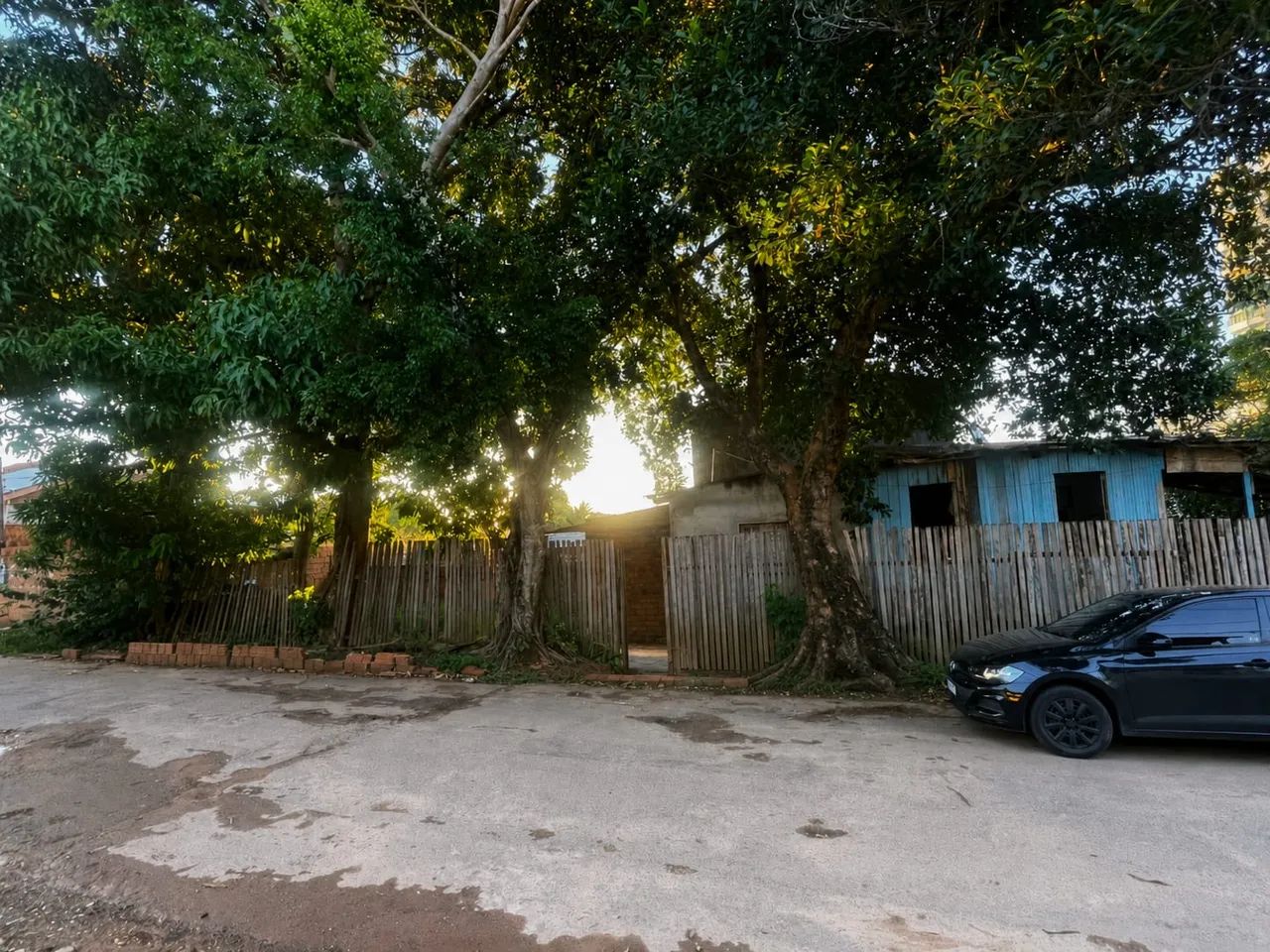 Vende se um terreno