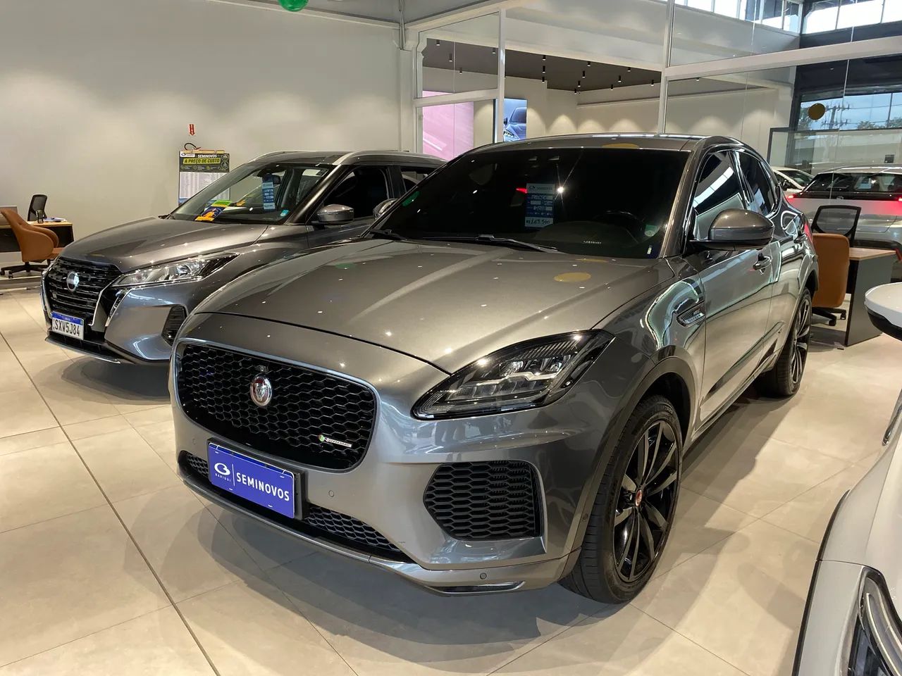 Jaguar E-Pace R-dynamic HSE 2.0 AWD 300cv Aut. 2018 - Foto 2