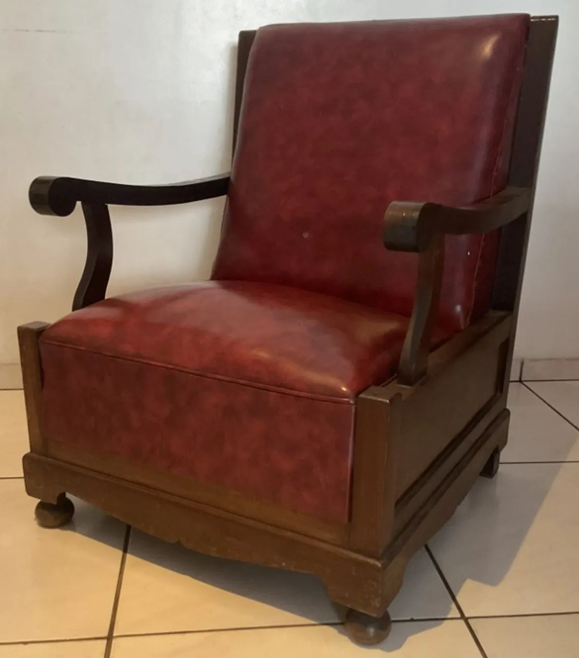 Poltrona Vintage - Madeira Maciça - Requer Manutenção - Foto 2