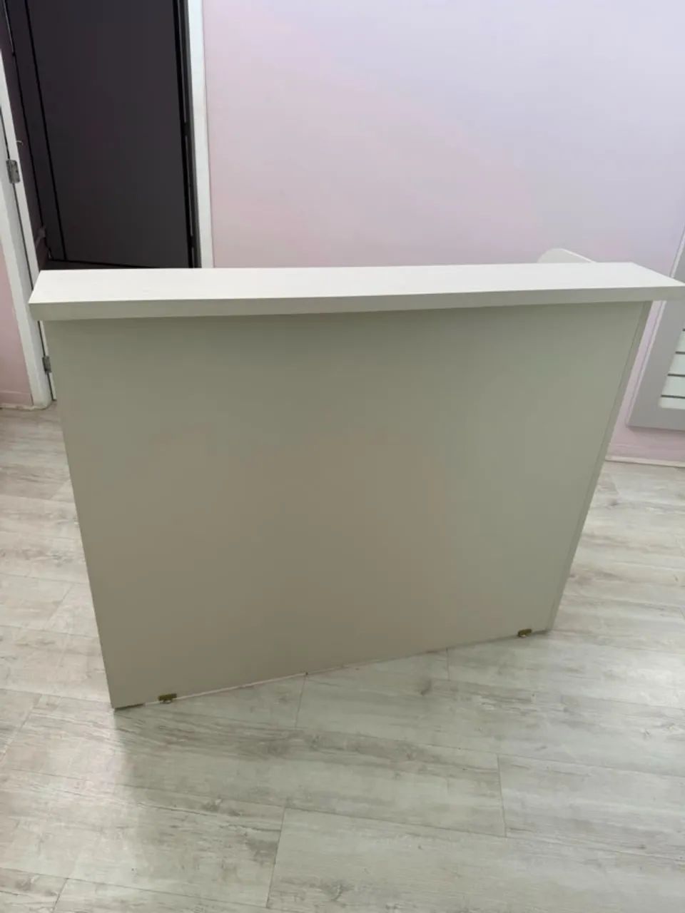 Balcão de Recepção em MDF Off White - Moderno, Funcional e Elegante