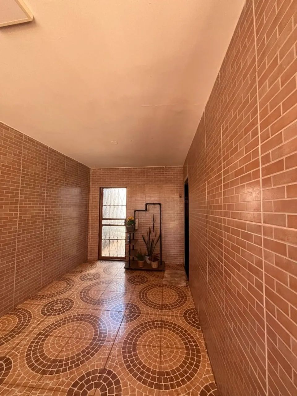 EXCELENTE CASA TERREA NO CENTRO DA CEILÂNDIA - Foto 2