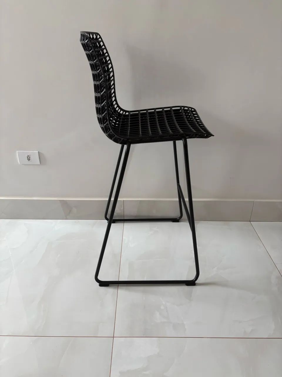 Banquetas altas na cor preta super confortáveis  - Foto 2