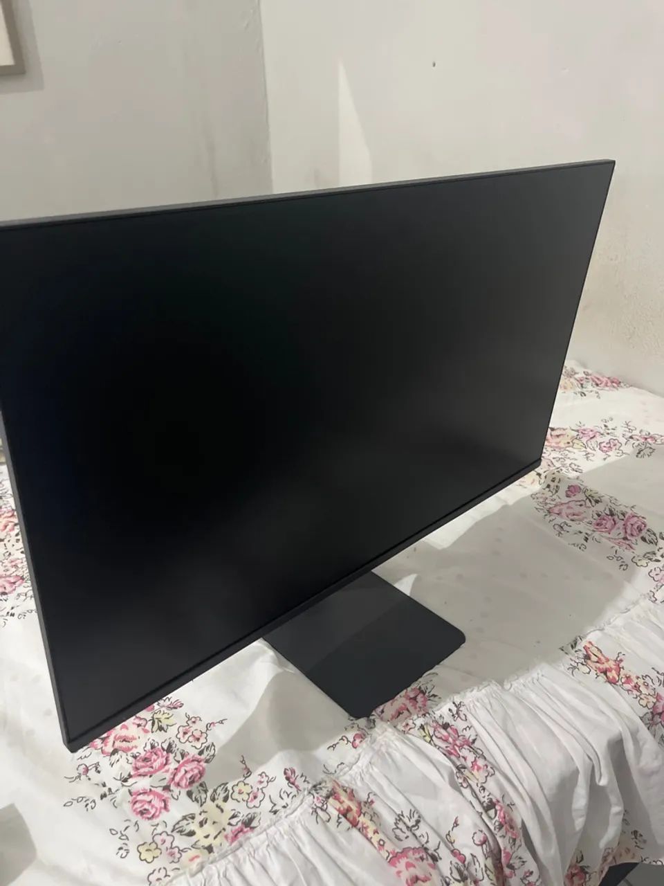 Monitor utragear 144hz 900 reais 