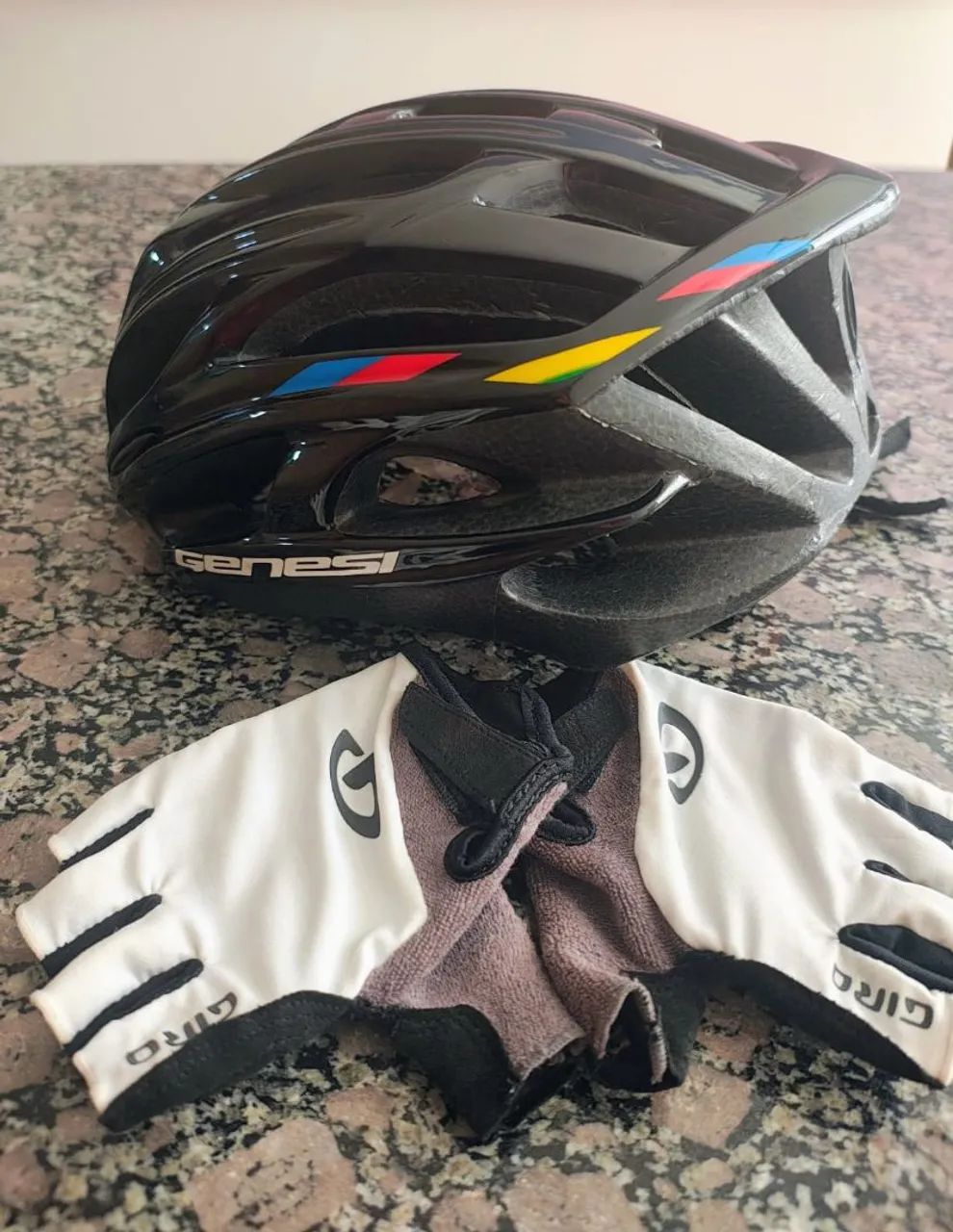 Capacete e Luvas de bicicleta