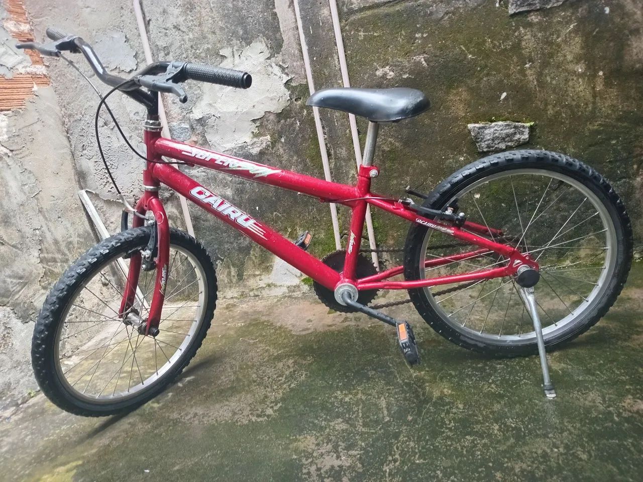 Vende se uma  bicicleta 