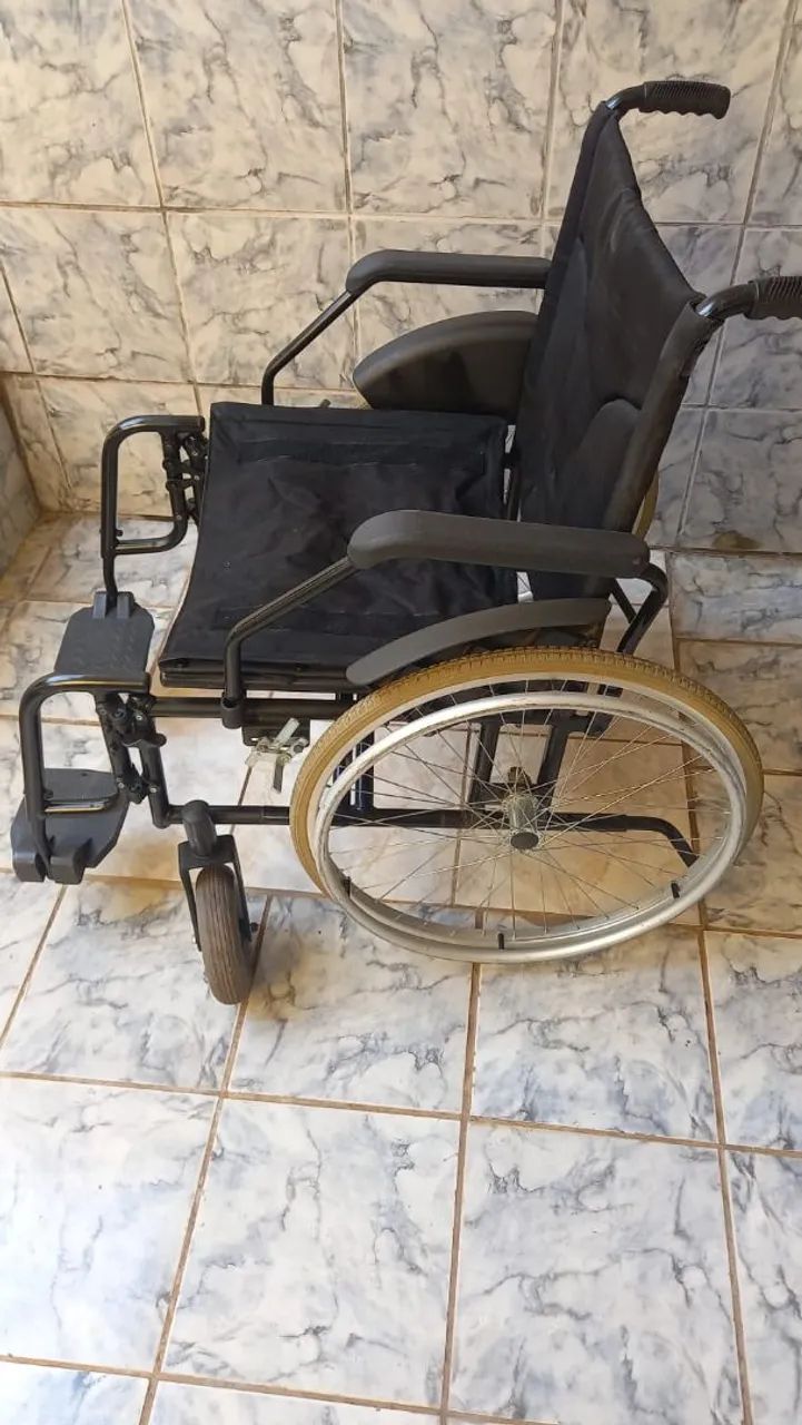 Cadeira de rodas - Foto 3
