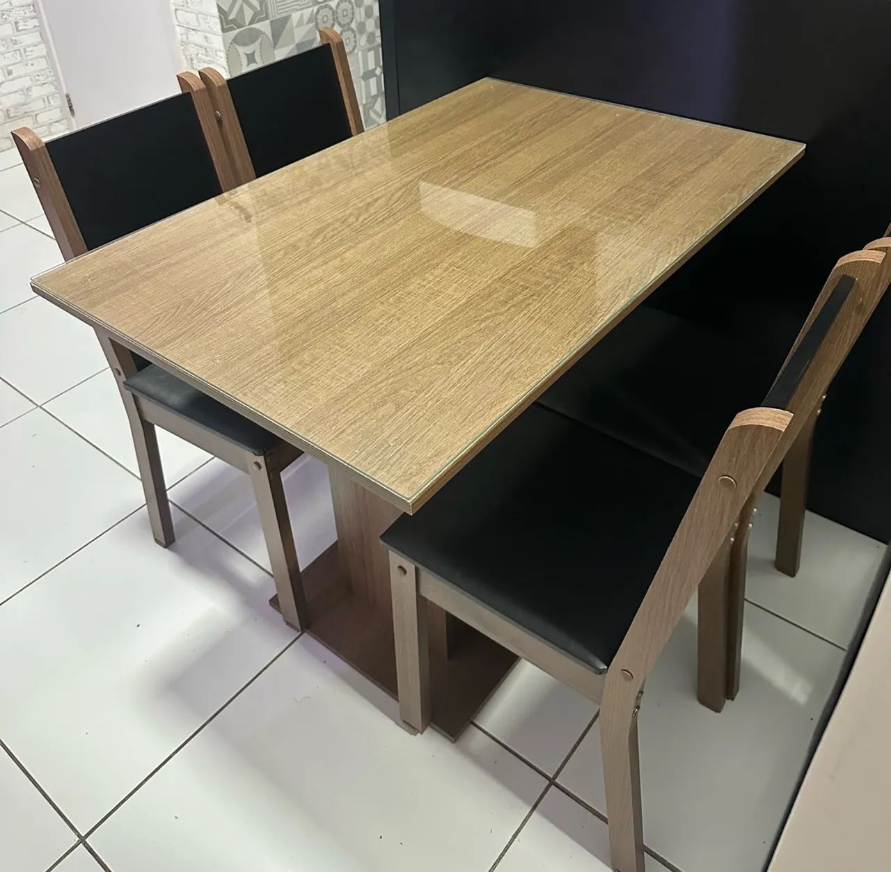 Conjunto mesa com 4 cadeiras  - Foto 3