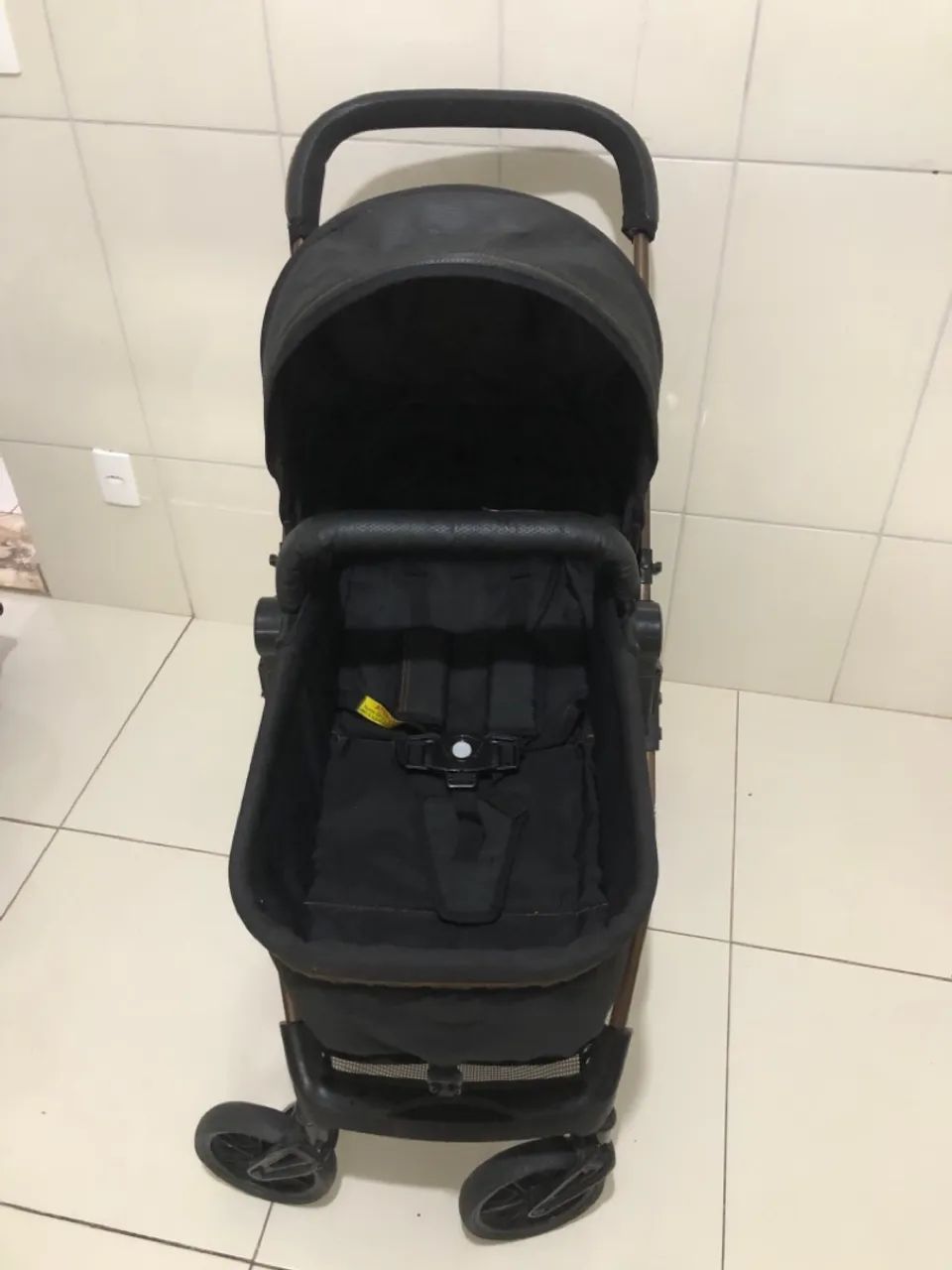 Carrinho de bebê com bebê conforto  - Foto 3