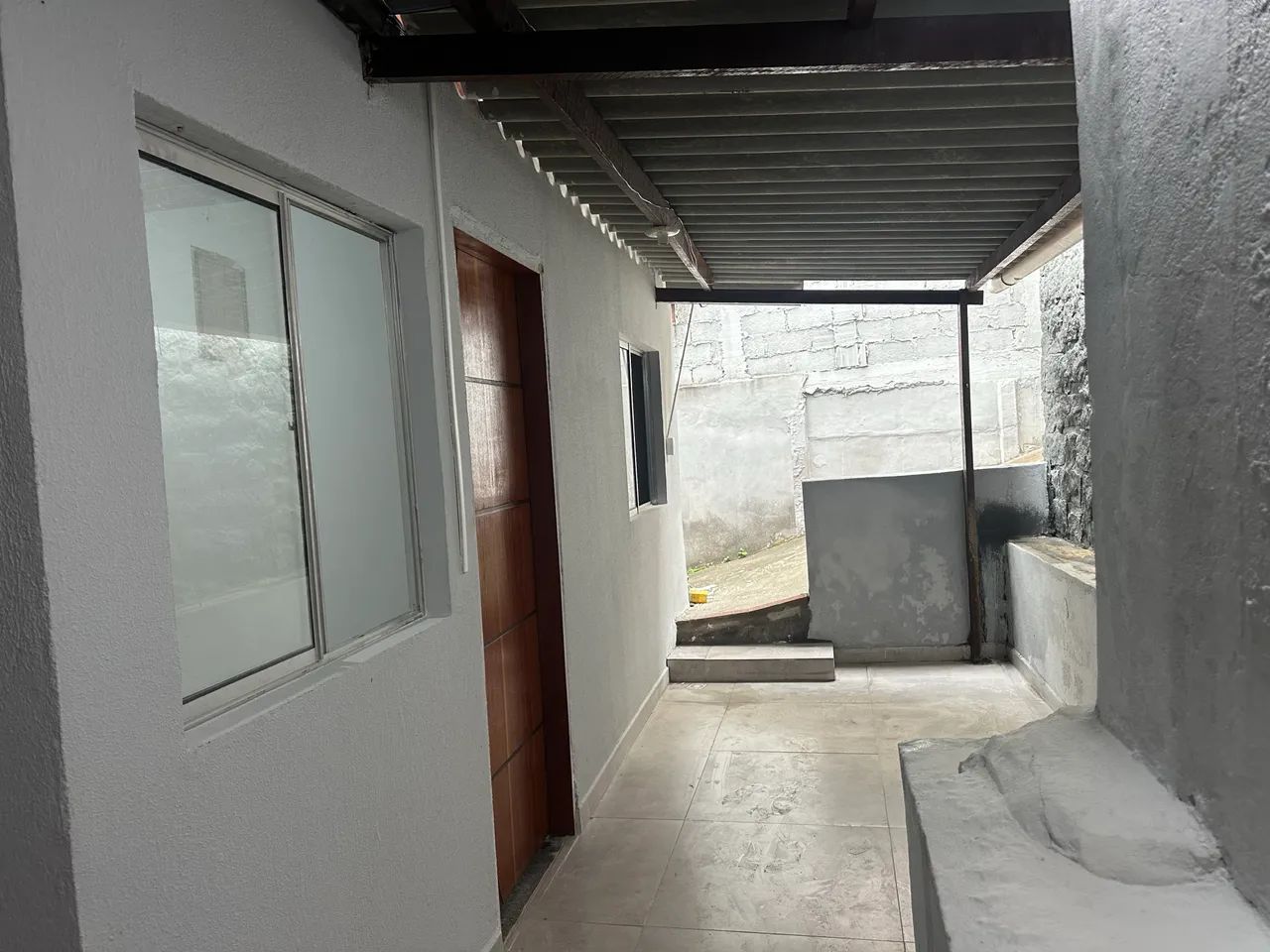 ALUGO CASA RECÉM REFORMADA PLANALTO V.V