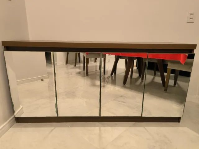 Balcão/buffet com espelho com 4 portas