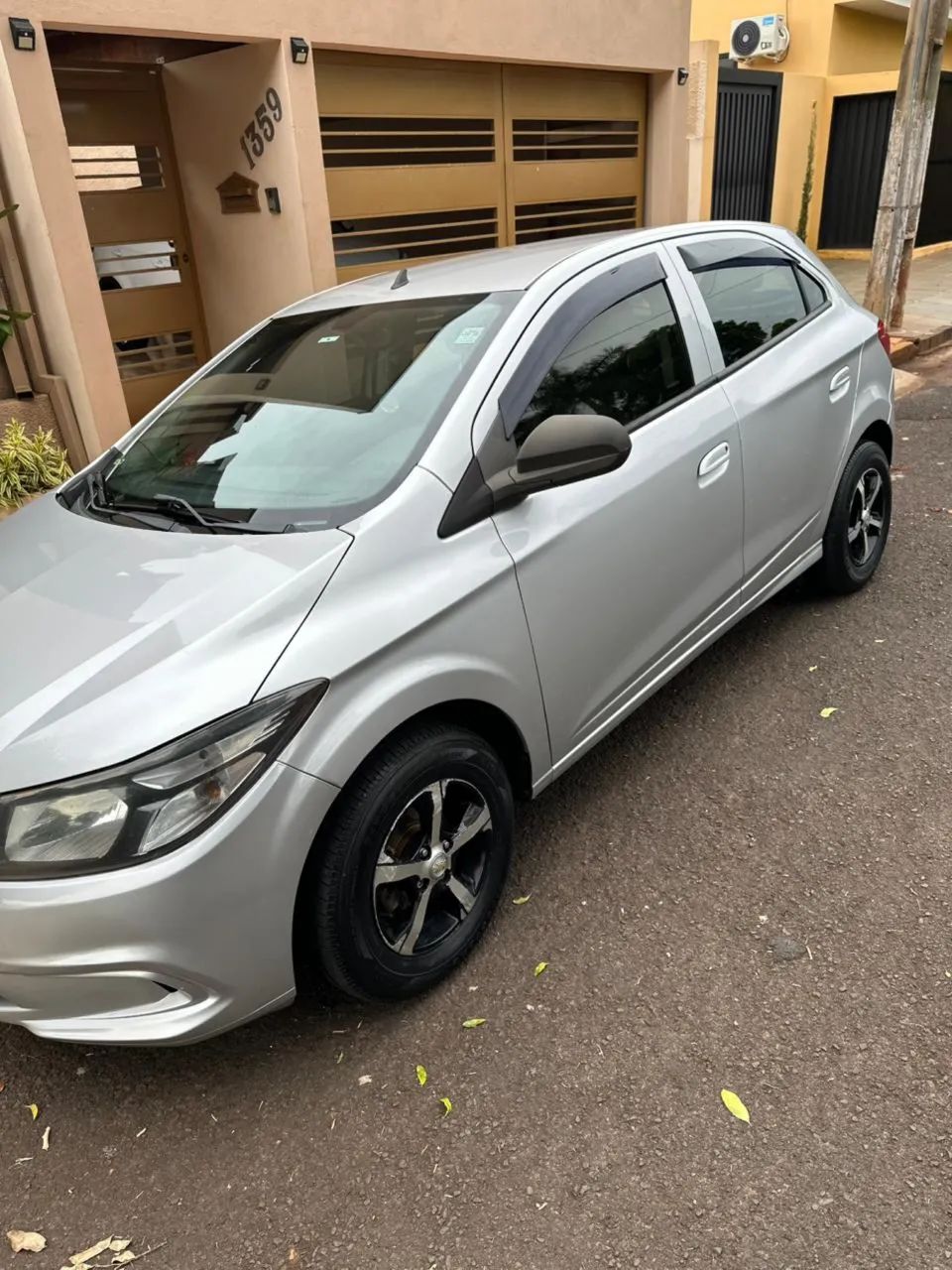 Chevrolet Onix Hatch LT 1.0 8V Flex Power Mec. 4P 2016 - Foto 2