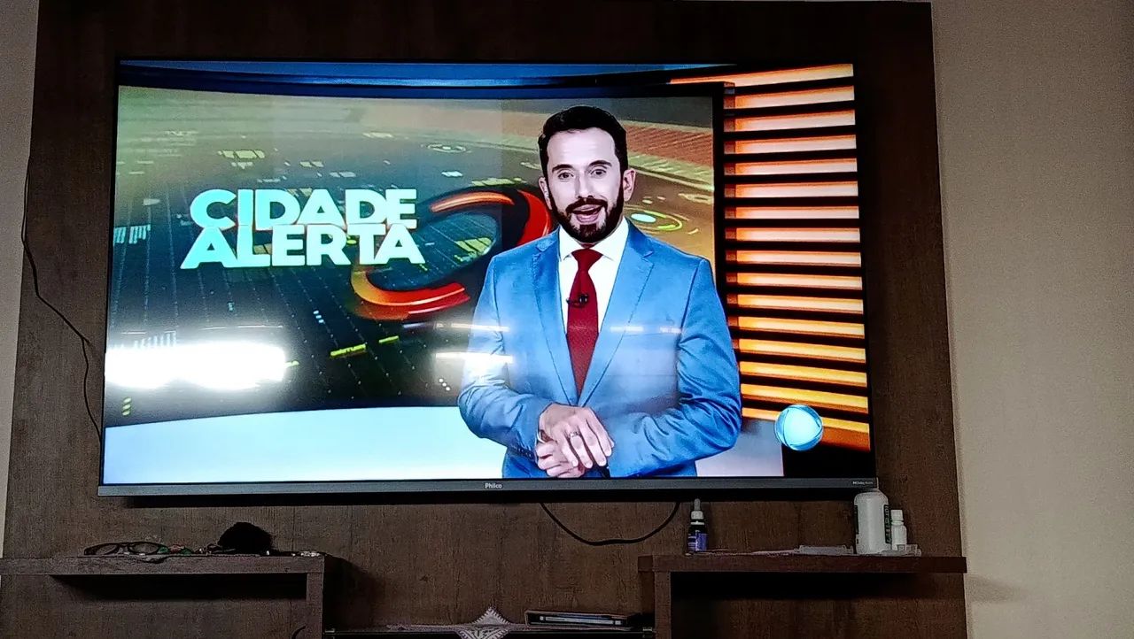 Vendo TV 58 polegadas semi nova tem nota fiscal 9 meses de uso 2000 mil mais informaçõe pv - Foto 3