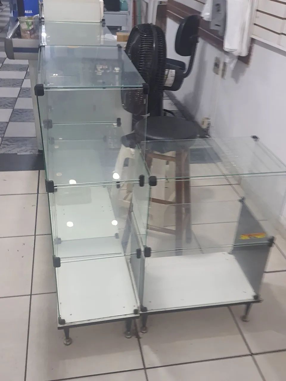 LBalcao expositor de vidro com caixa. - Foto 2