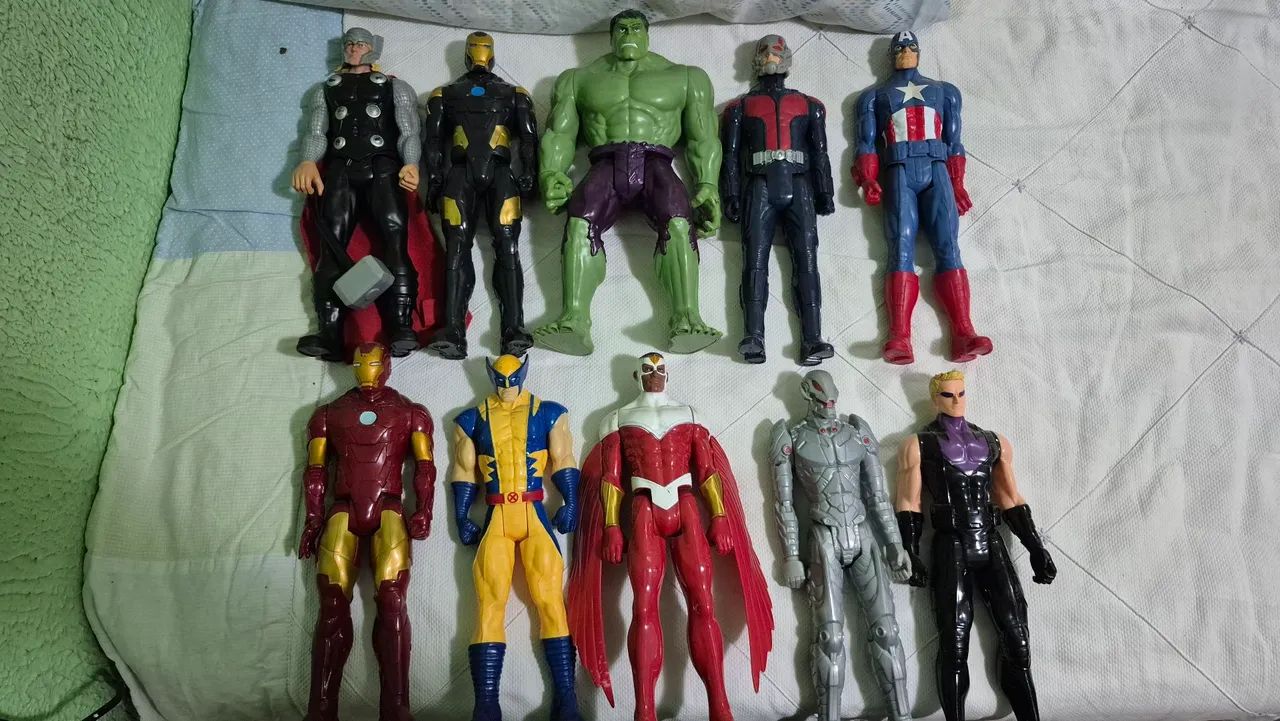 Vendo bonecos Marvel