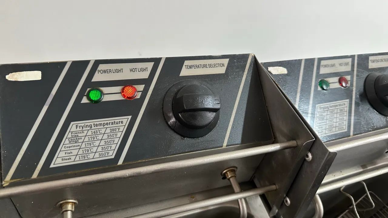 Fritadeira elétrica inox 220V - Duas cubas 