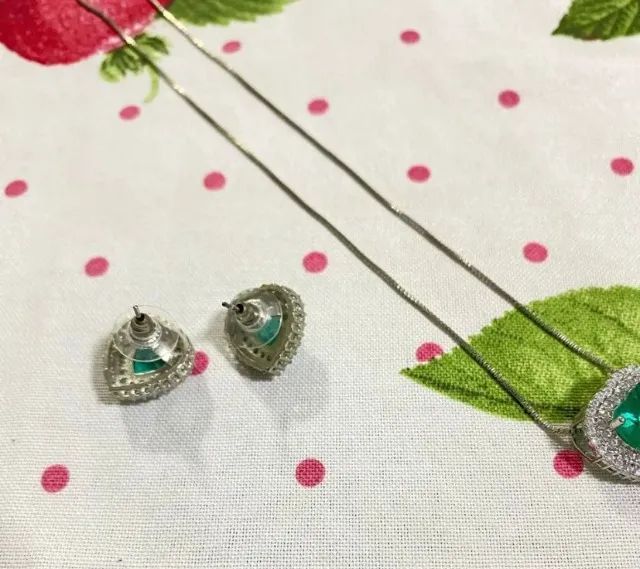 Conjunto de colar e brinco com zircônio verde  - Foto 2