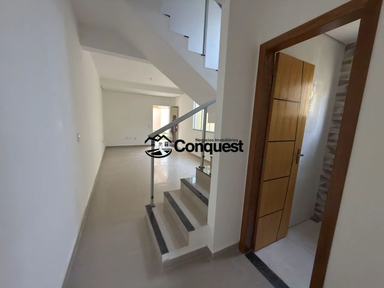 Casa Geminada Nova ,03 Quartos com suíte, sacada, bairro Cabral Contagem - Foto 3