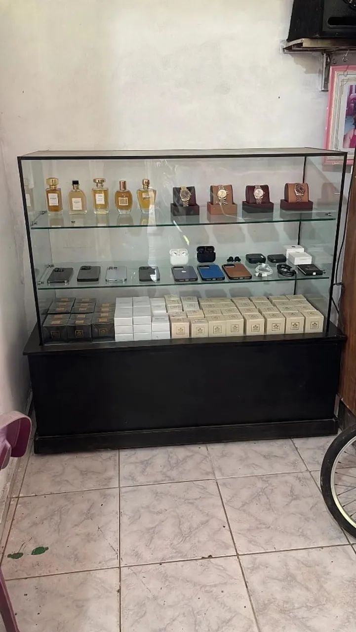2 balcões vitrine de vidro - loja / perfumaria  / celular  - R$ 2.800 cada