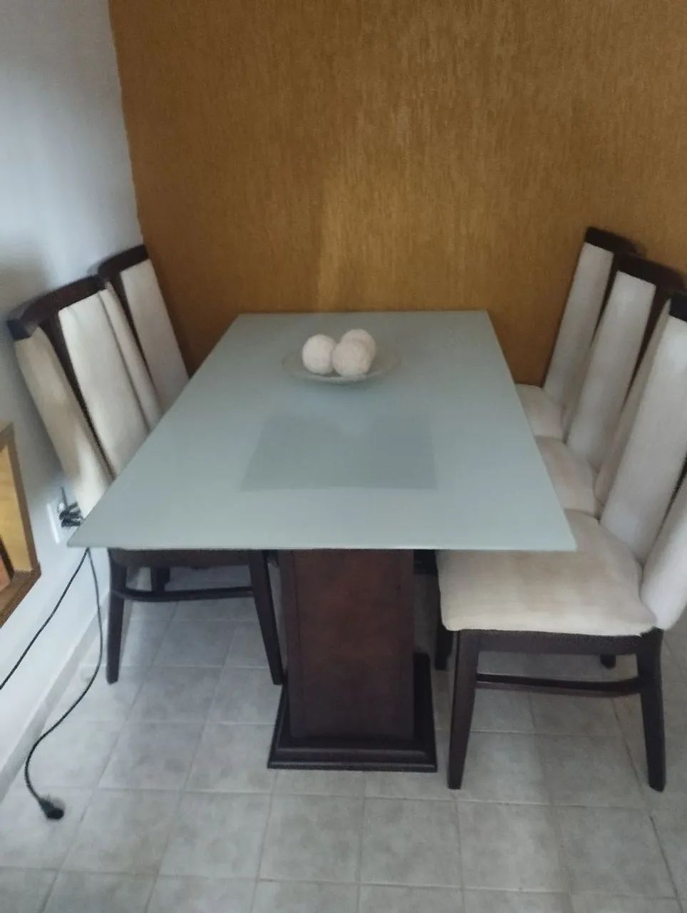 Mesa com 6 cadeiras 