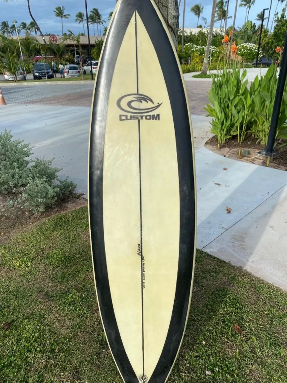 Prancha de surfe Custom 5?10?, usada, com quilhas.