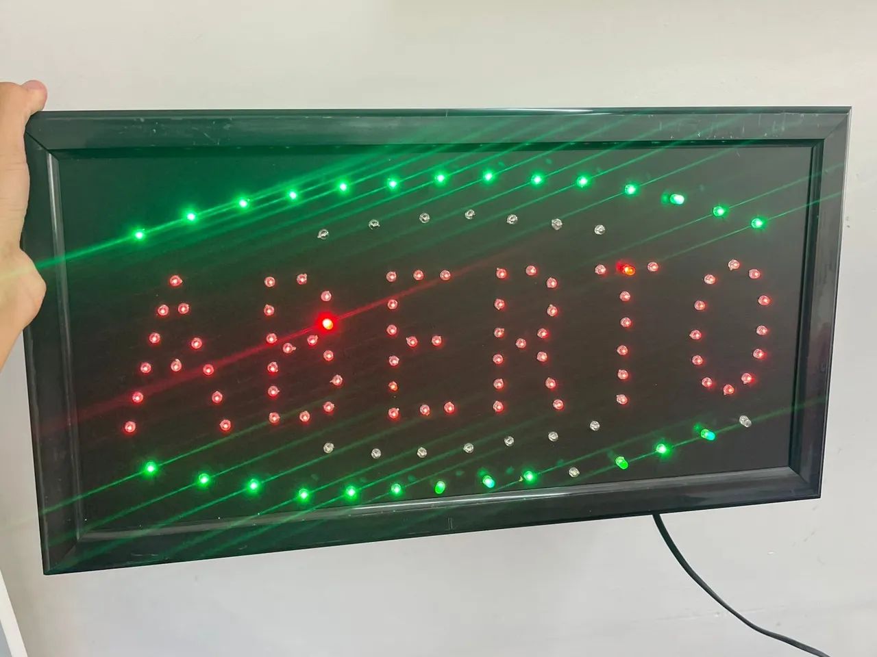 Letreiro de aberto loja iluminado