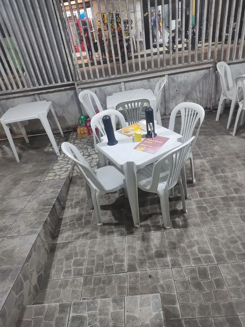 Vendo mesas e cadeiras
