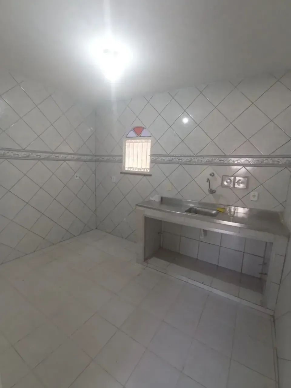 CASA COM 3 QUARTOS EM VILA VALQUEIRE