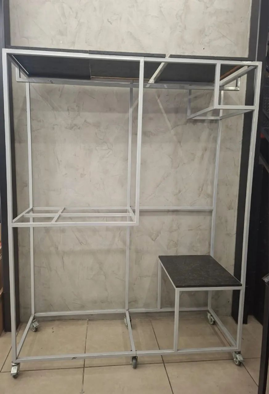 Arara de Roupa com Prateleira - Foto 4