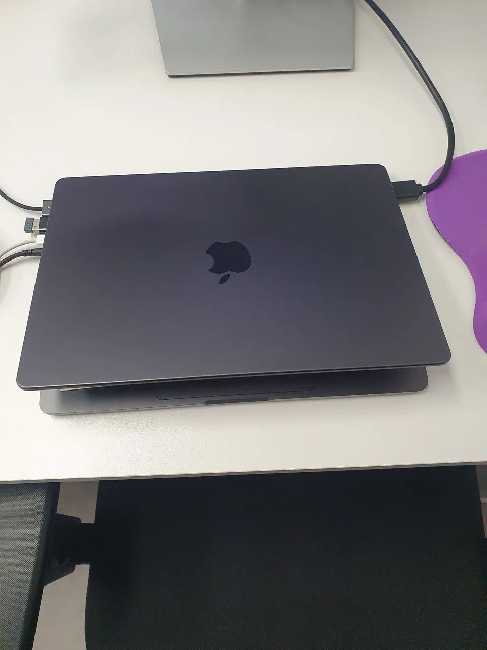 Macbook M5 pro<br>Memória 48gb<br>1 tera de armazenamento<br>14 polegadas<br>15 CPU<br>16 GPU - Foto 3