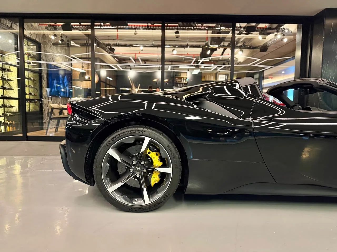 Ferrari SF 90 SPIDER 4.0 V8 Bi-Turbo (Híbrido), foto 15 de 20