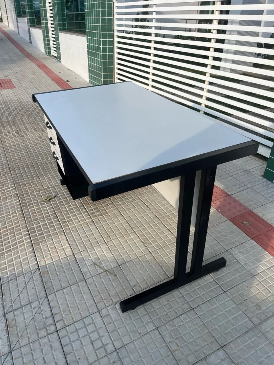 Mesa de escritório reforçada semi nova  - Foto 3