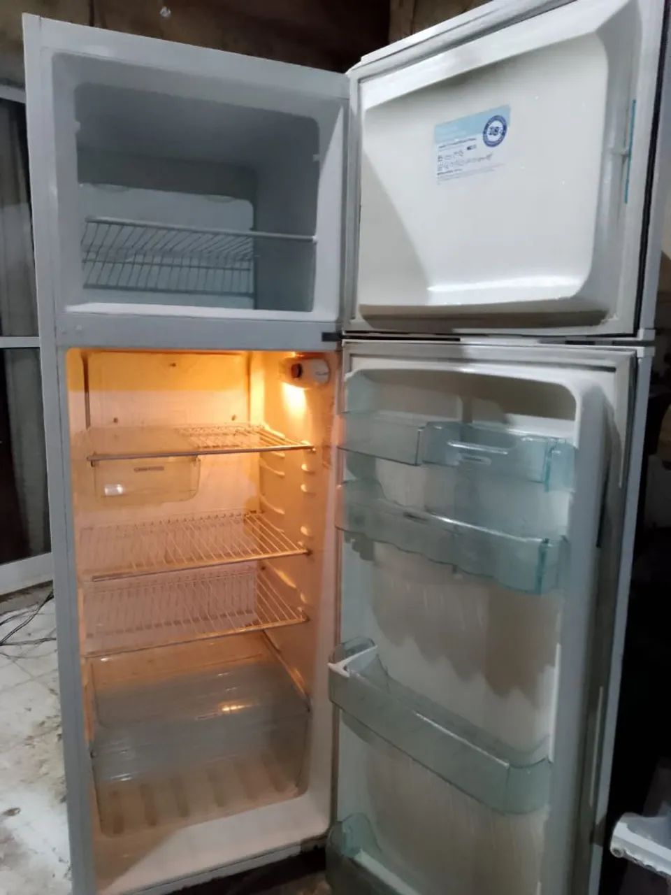 Vendo geladeira funcionando perfeitamente com garantia  - Foto 3