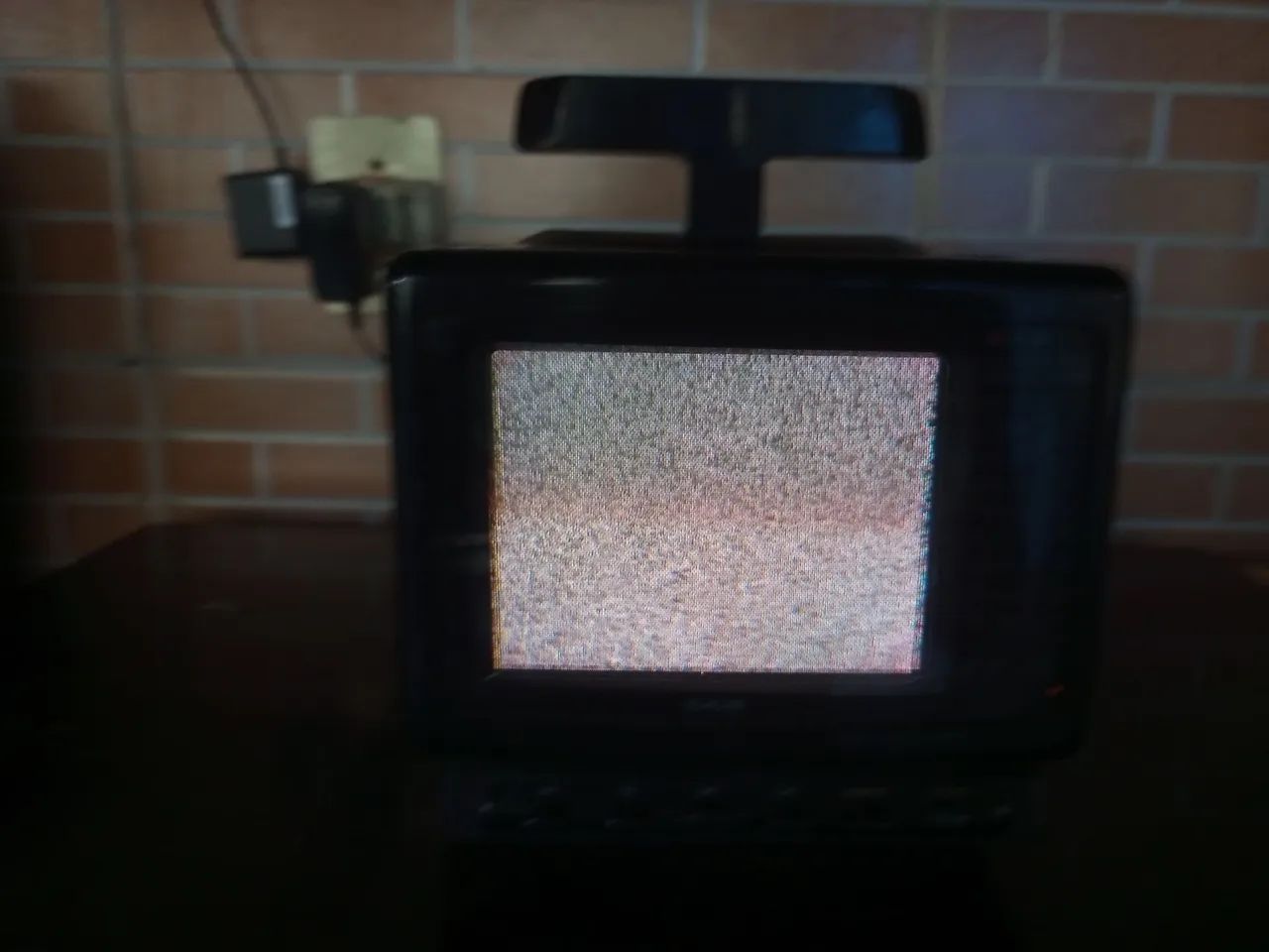 TV antiga 5 polegadas a cores com rádio AM/FM.  - Foto 2
