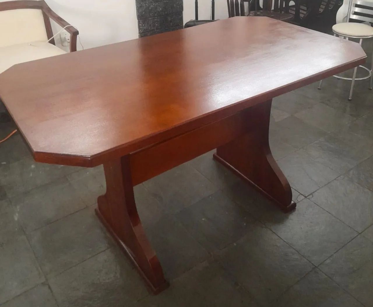 Mesa madeira maciça e três cadeiras  - Foto 2