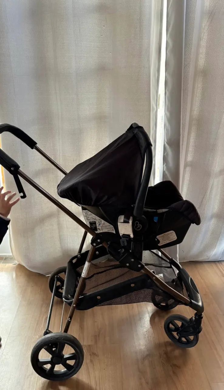 Carrinho de Bebê Galzerano com bebê conforto - Foto 4