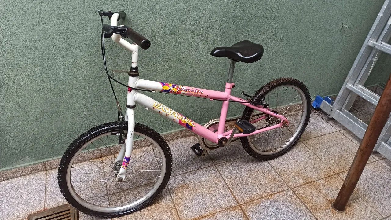 Bicicleta infantil semi nova 