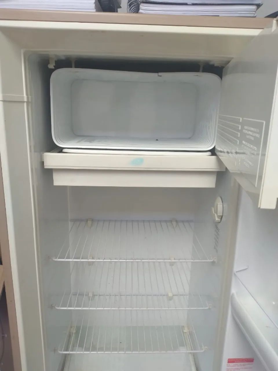 Geladeira Electrolux R 280 - Marrom conservada - Foto 5