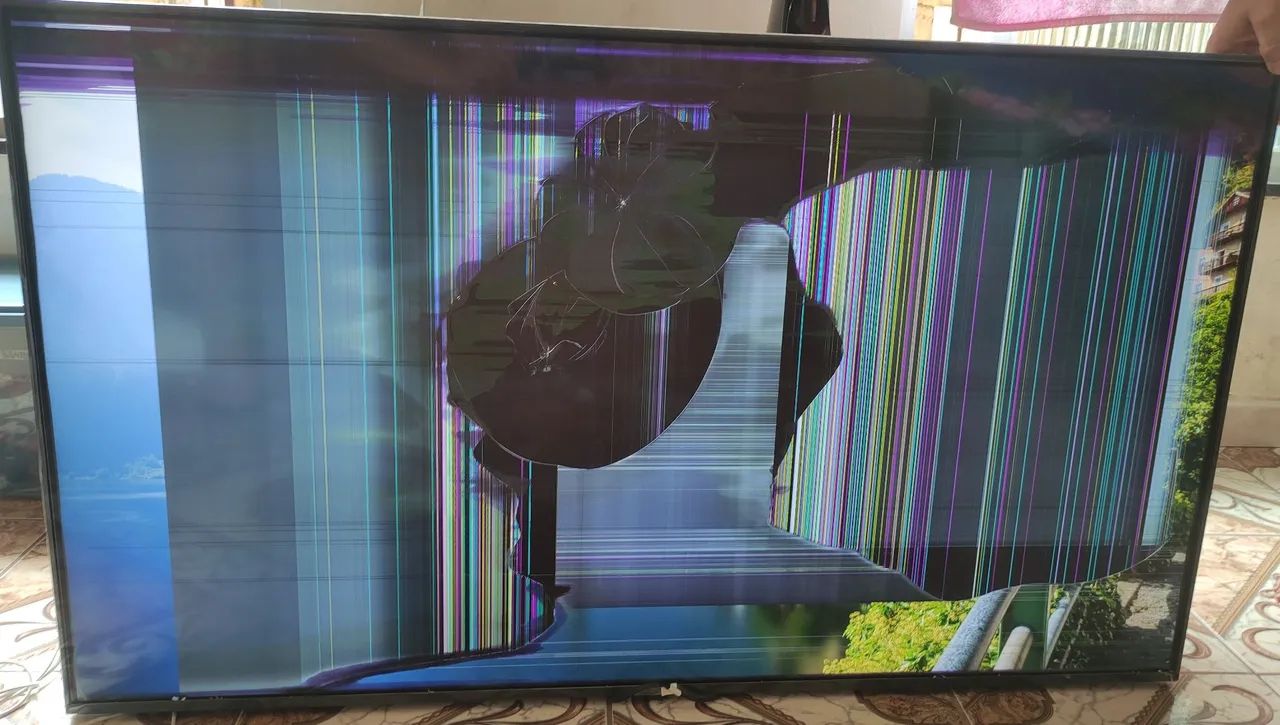 TV LG NOVA COM DISPLAY QUEBRADO (PARA RETIRADA DE PEÇAS) - Foto 4