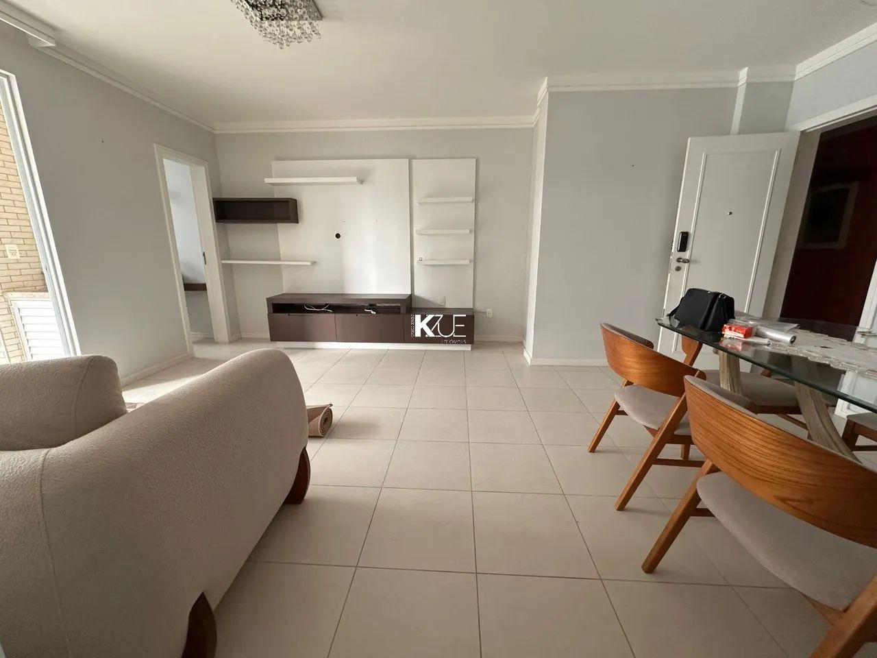 Excelente apartamento mobiliado com 4 dormitórios, sendo 2 suítes, em localização privileg