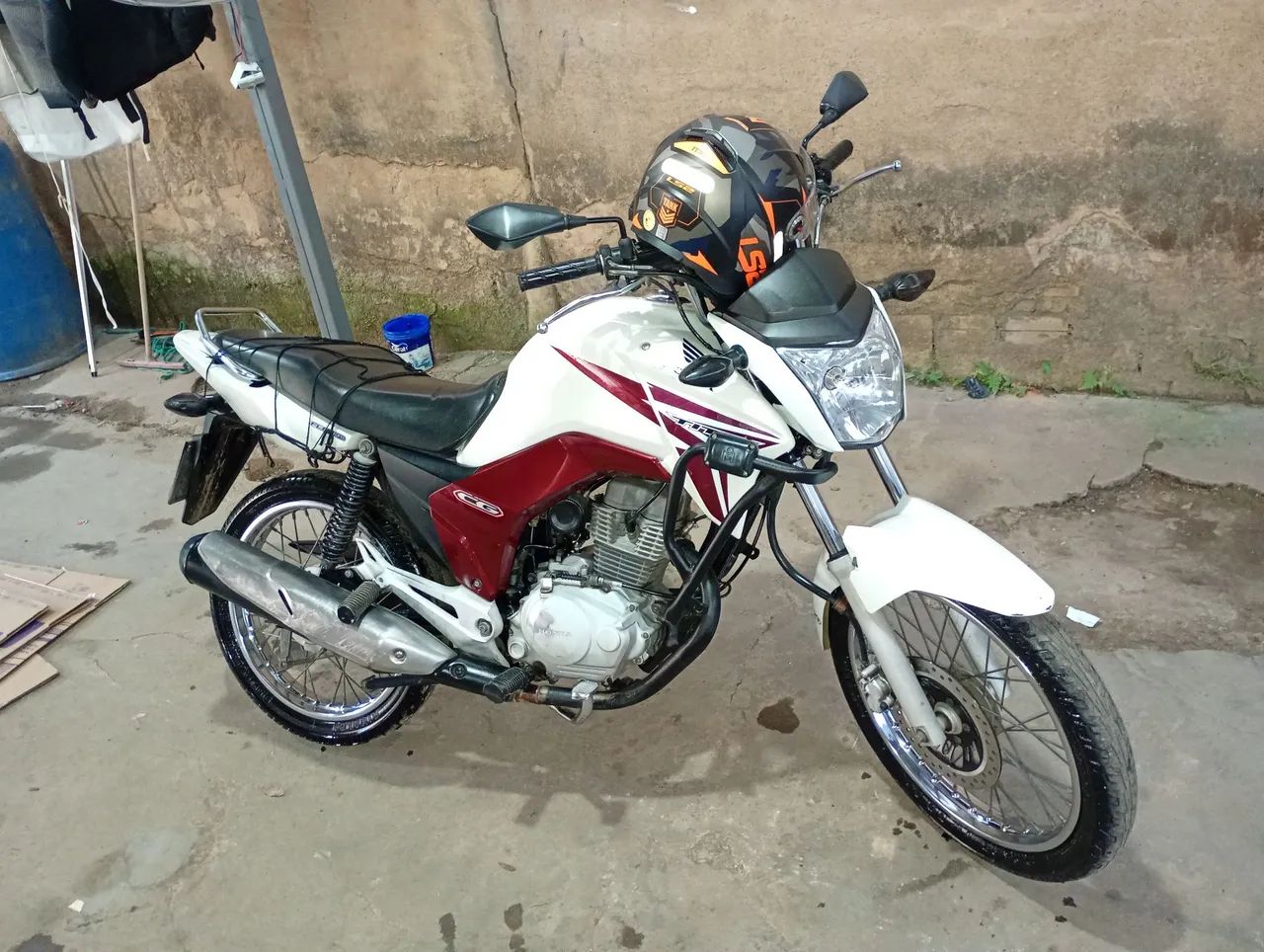 Vende-se Titan 2014