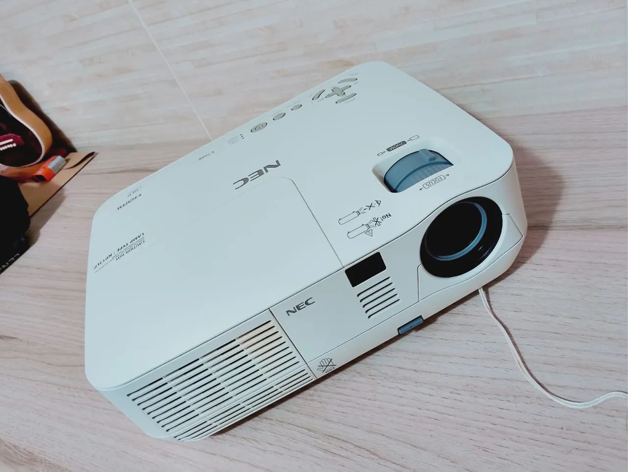 Retroprojetor NEC V260r perfeito estado 