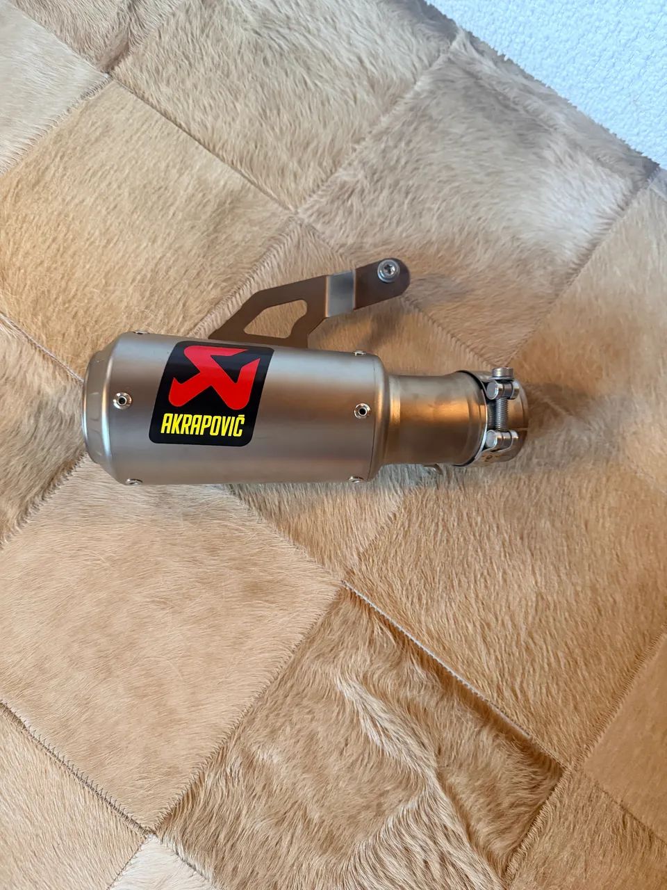 Cano esportivo original Akrapovic - Foto 9