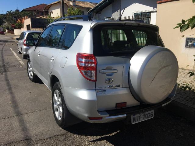 Toyota RAV4 Prata - Todas revisões na concessionária - Foto 2