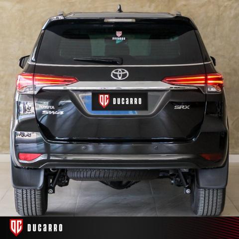 TOYOTA HILUX SW4 2017/2018 2.8 SRX 4X4 7 LUGARES 16V TURBO INTERCOOLER DIESEL 4P AUTOMÁTI - Foto 3