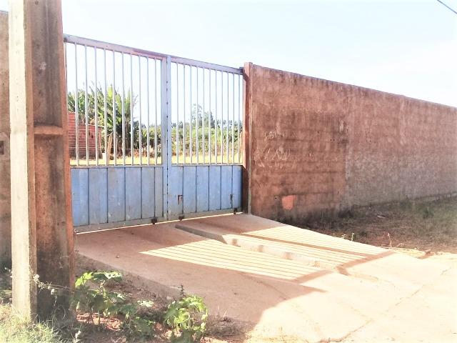 Lote 450 m²,Incra 06, com 2 casas 30 metros do asfalto,condomínio fechado